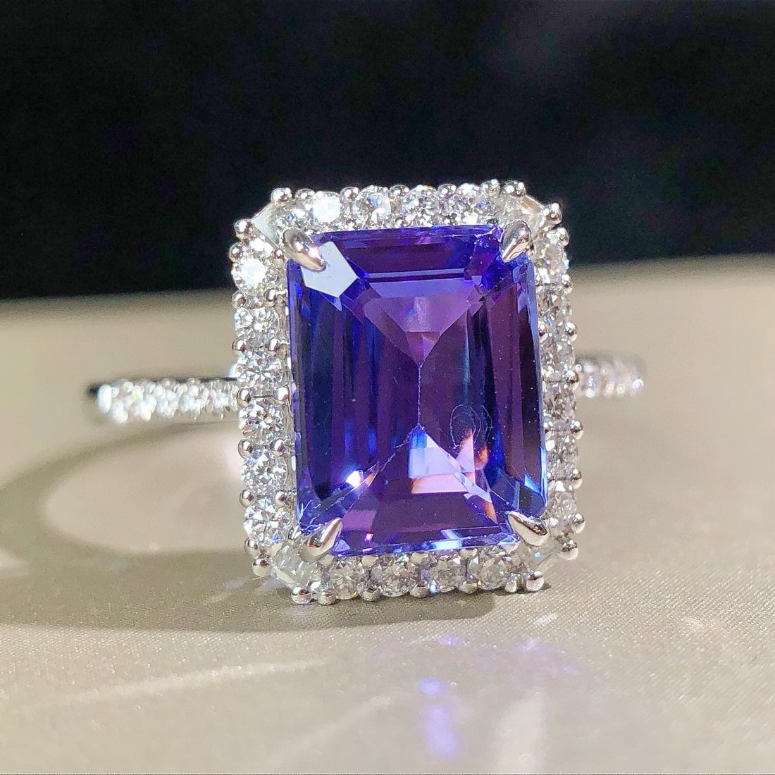 14k Gold 2.73 Ctw Natural Tanzanite & Diamond Ring - 2