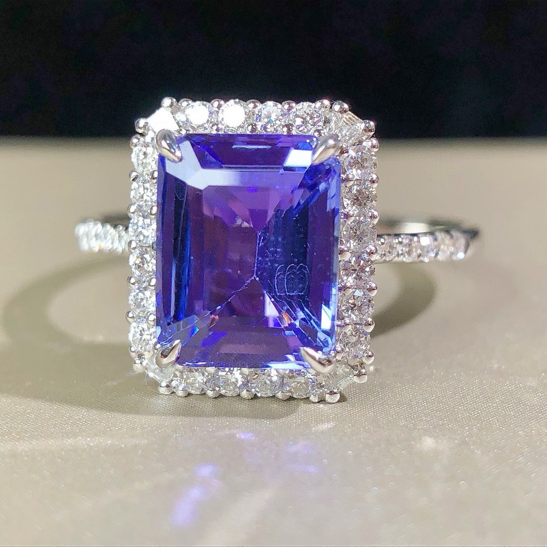 14k Gold 2.73 Ctw Natural Tanzanite & Diamond Ring - 3