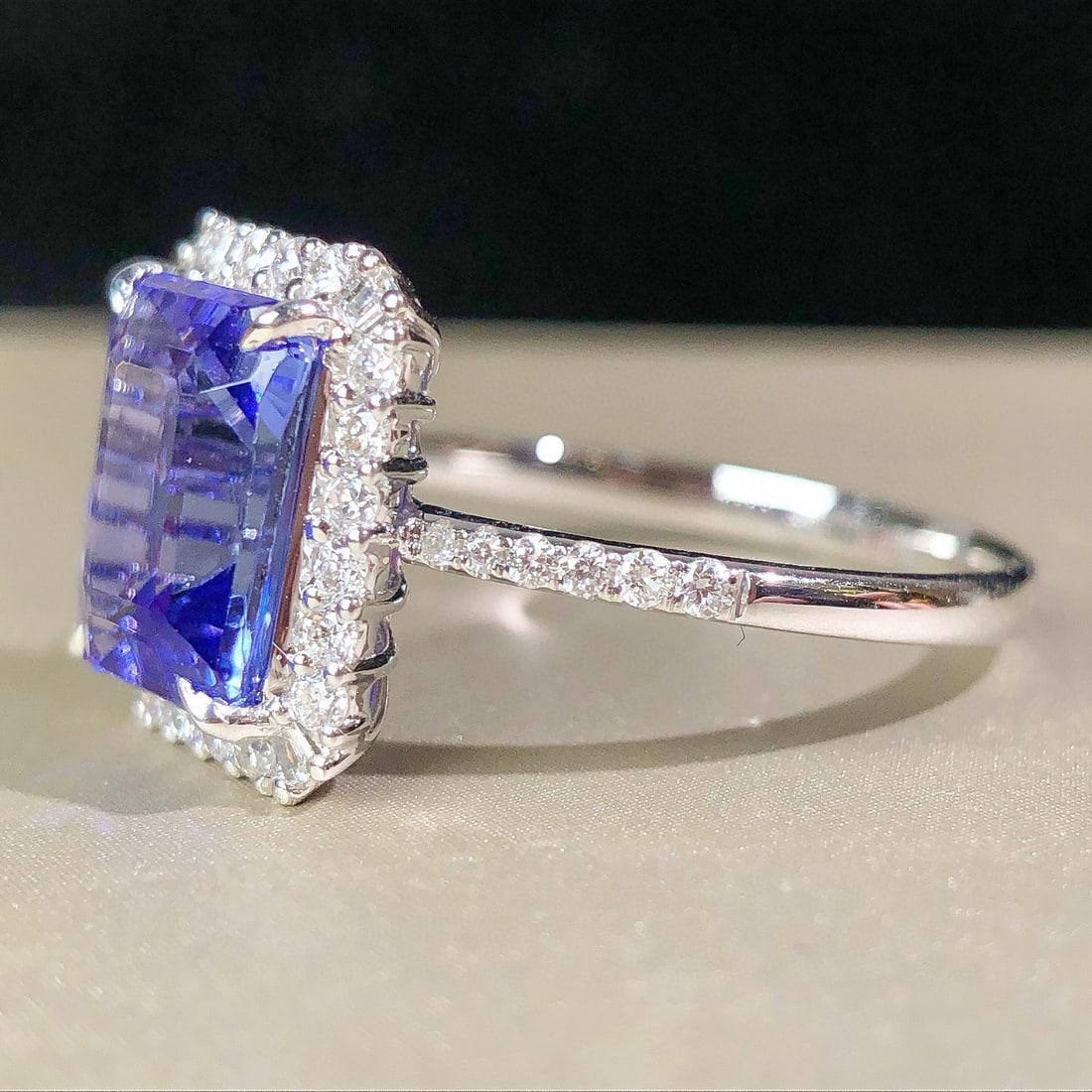 14k Gold 2.73 Ctw Natural Tanzanite & Diamond Ring - 6