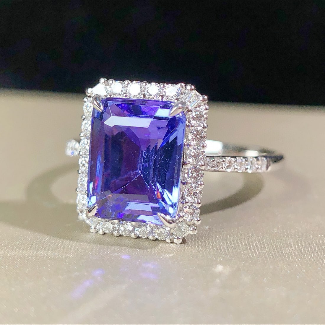 14k Gold 2.73 Ctw Natural Tanzanite & Diamond Ring - 7