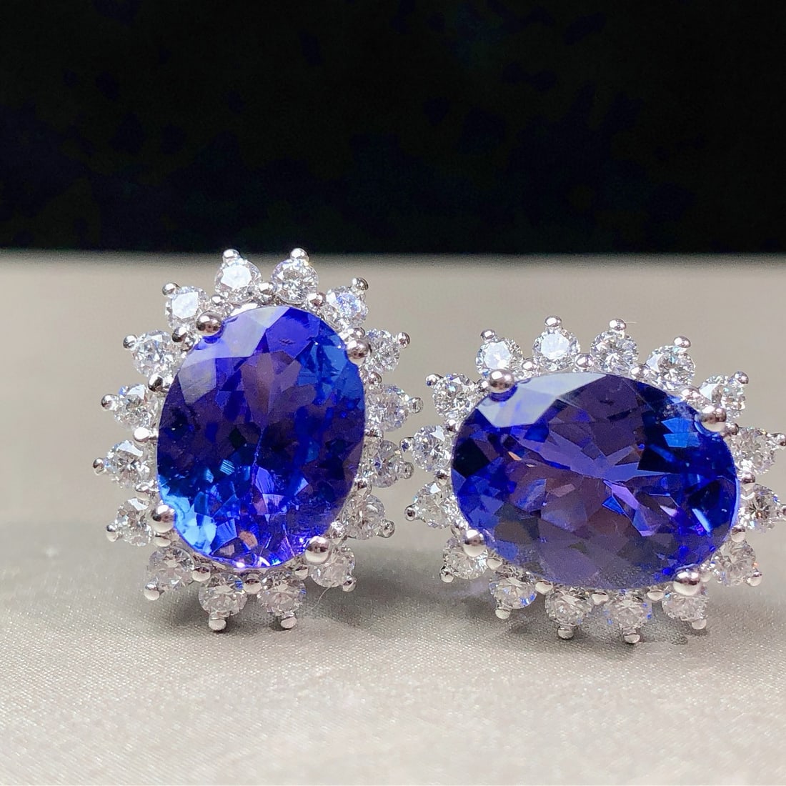 14k Gold 3.25 Ctw Natural Tanzanite & Diamond Earrings: Ref:230978433 // gold content:14k gold // main gemstone:tanzanite // shape:oval // carat weight:2. 77ct // color:blue // treatment:natural // // adjacent gemstone 2 : diamond // shape:round //