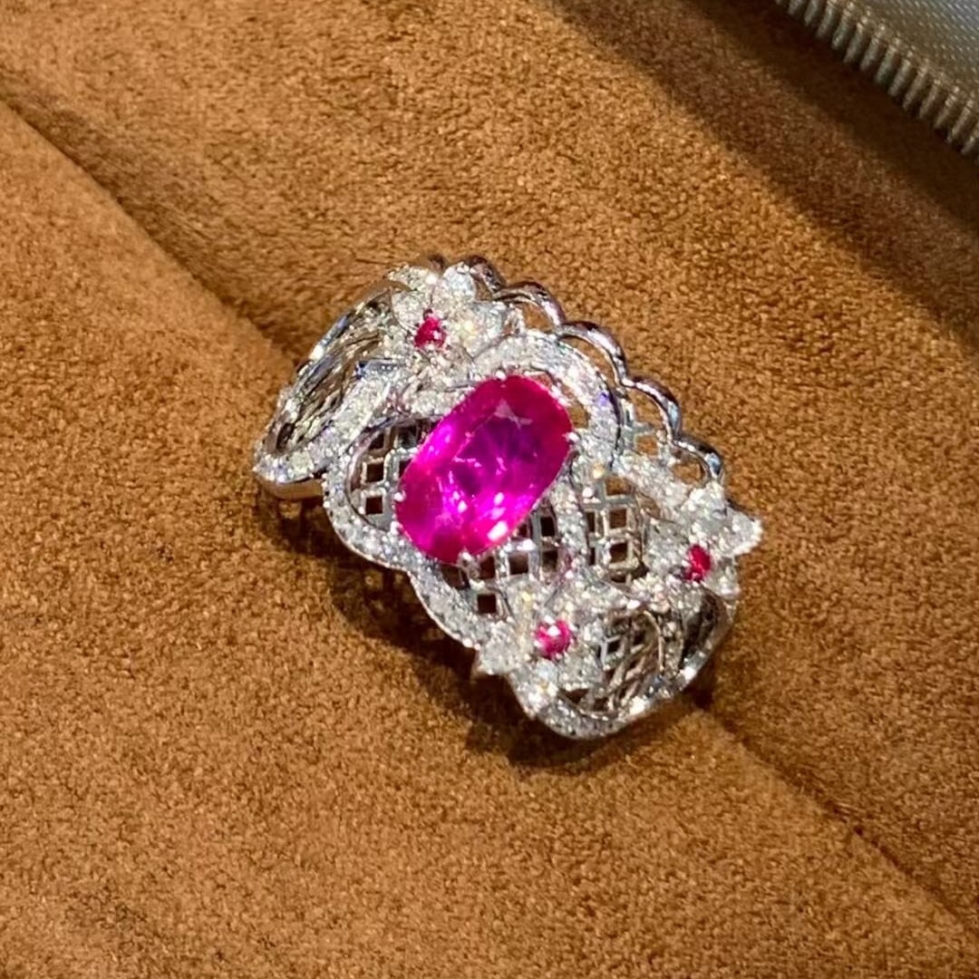 14k Gold 1.25 Ct Natural Ruby & Diamond Ring: Ref:230978450 // gold content:14k gold // ring size:7. 25us // // main gemstone:ruby // shape:oval // carat weight:1. 25ct // color:red // treatment:natural // // adjacent gemstone 2 : diamond // shap