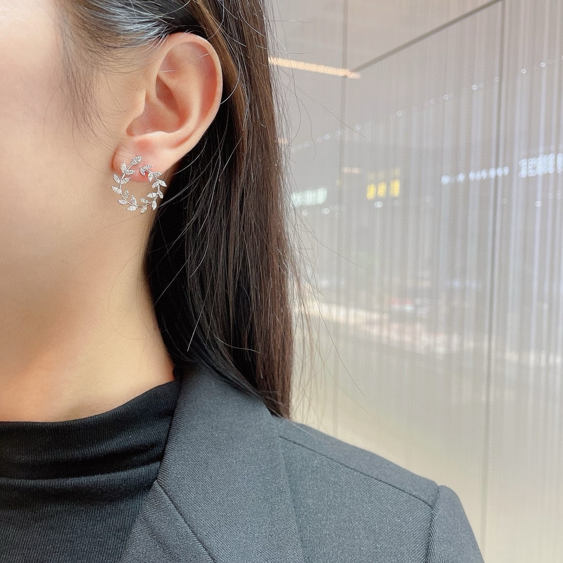 18k Gold 0.84 Ctw Natural H Diamond Earrings - 2