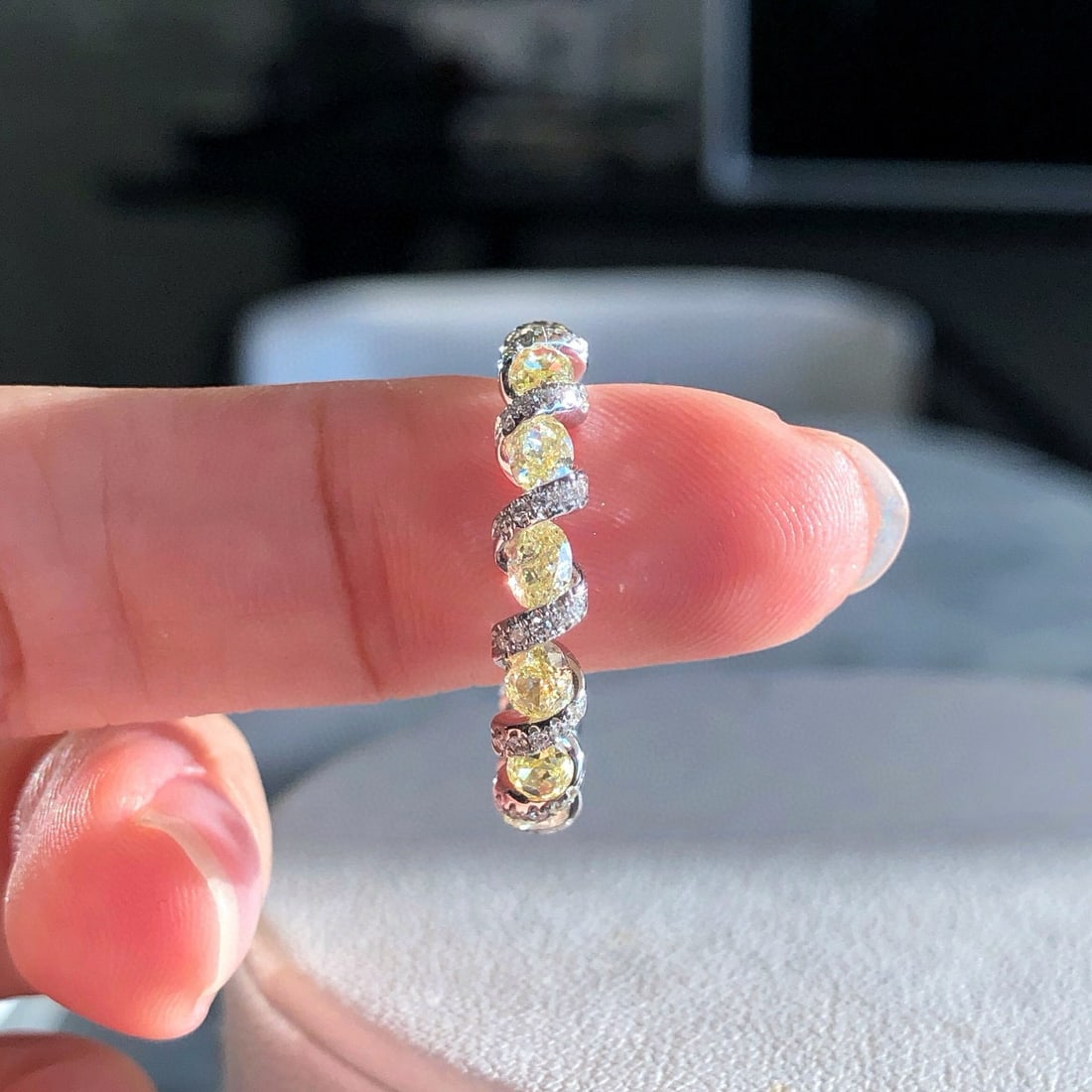 18k Gold 2.16 Ctw Natural Yellow Diamond & Diamond Ring - 4