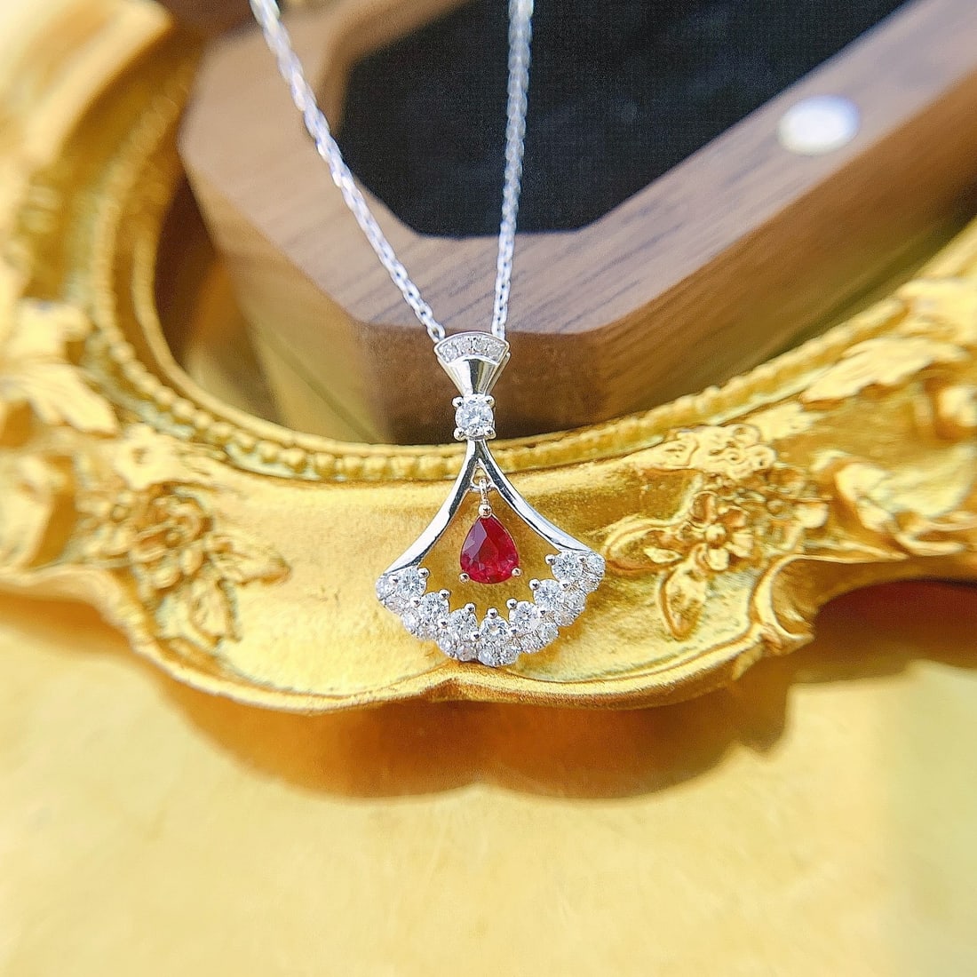 18k Gold 0.50 Ctw Natural Ruby & Diamond Necklace: Ref:231125019 // gold content:18k gold // main gemstone:ruby // shape:pear // carat weight:0. 24ct // color:red // treatment:natural // // adjacent gemstone 2 : diamond // shape:round // carat weight:
