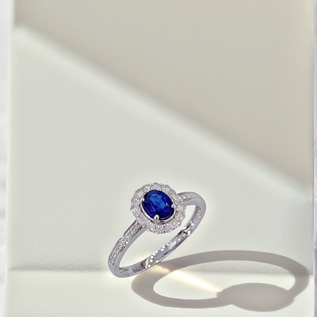 18k Gold 0.76 Ctw Natural Sapphire & Diamond Ring - 2