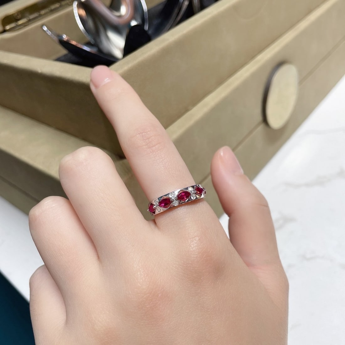 18k Gold 0.73 Ctw Natural Ruby & Diamond Ring - 2