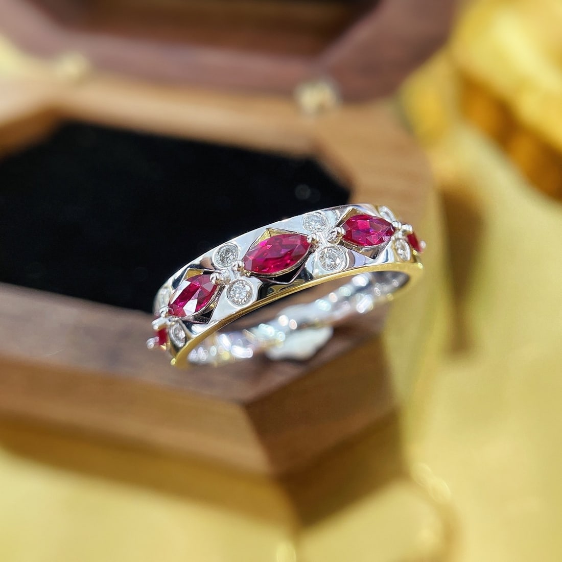 18k Gold 0.73 Ctw Natural Ruby & Diamond Ring - 3