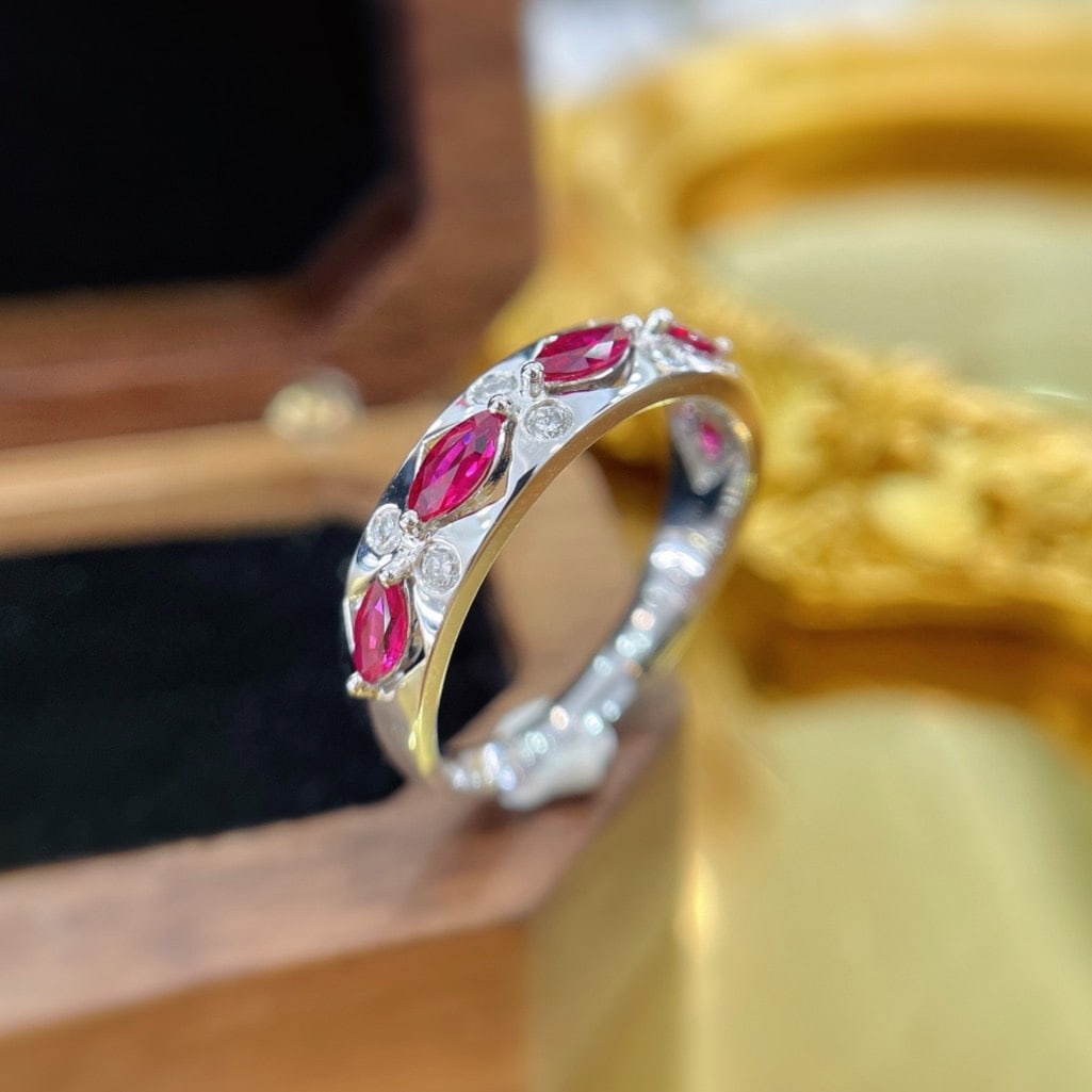 18k Gold 0.73 Ctw Natural Ruby & Diamond Ring - 4