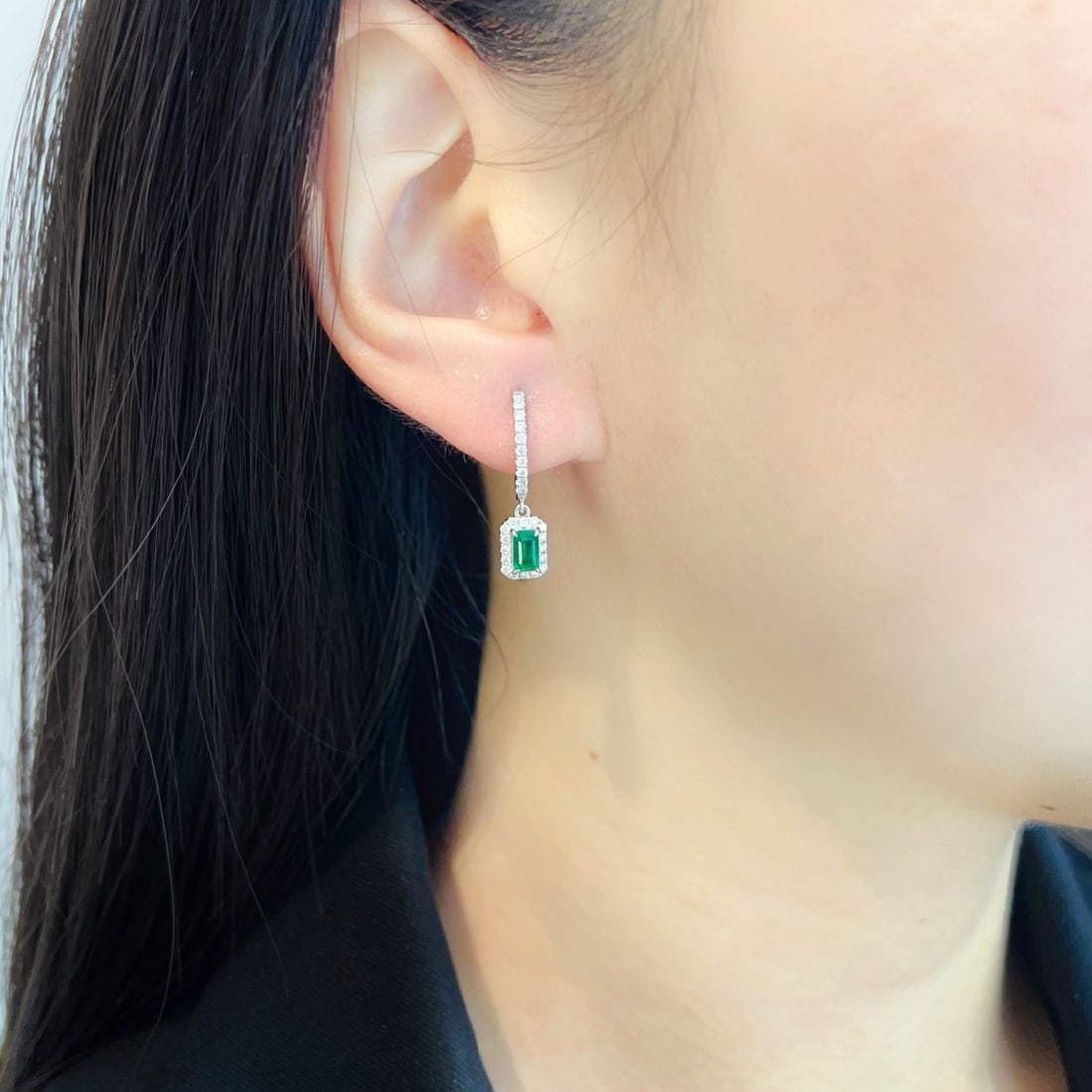 18k Gold 0.98 Ctw Vivid Green Natural Emerald & Diamond Earrings - 4