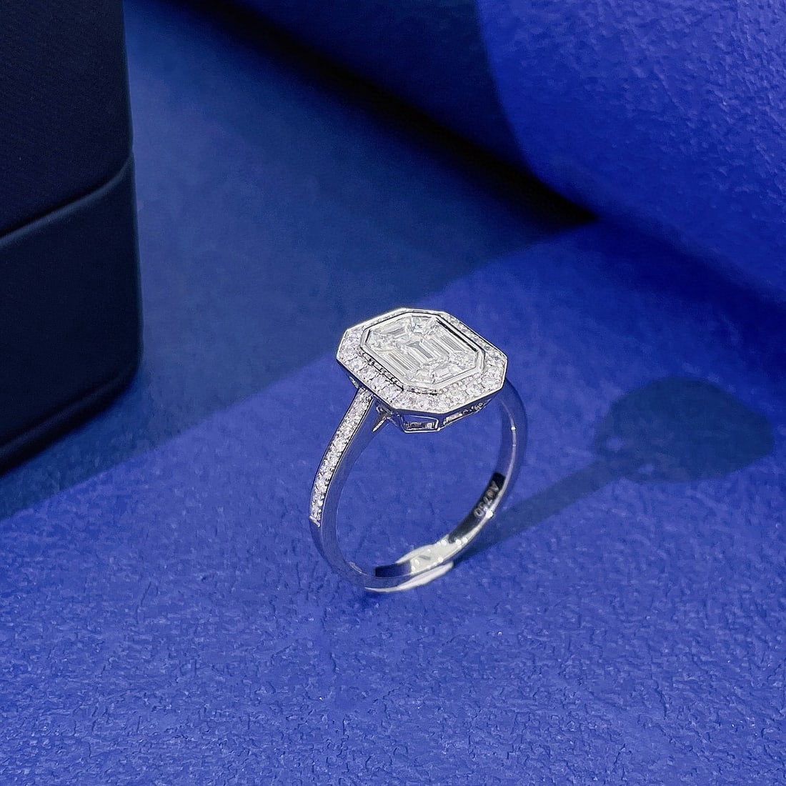 18k Gold 0.78 Ctw Natural H Diamond Ring - 2