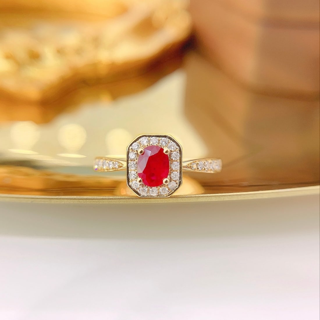 18k Gold 0.66 Ctw Vivid Red Natural Ruby & Diamond Ring: Ref:231125045 // gold content:18k gold // ring size:6. 25us // // main gemstone:ruby // shape:oval // carat weight:0. 47ct // color:vivid red // treatment:natural // // adjacent gemstone 2 : diamond /