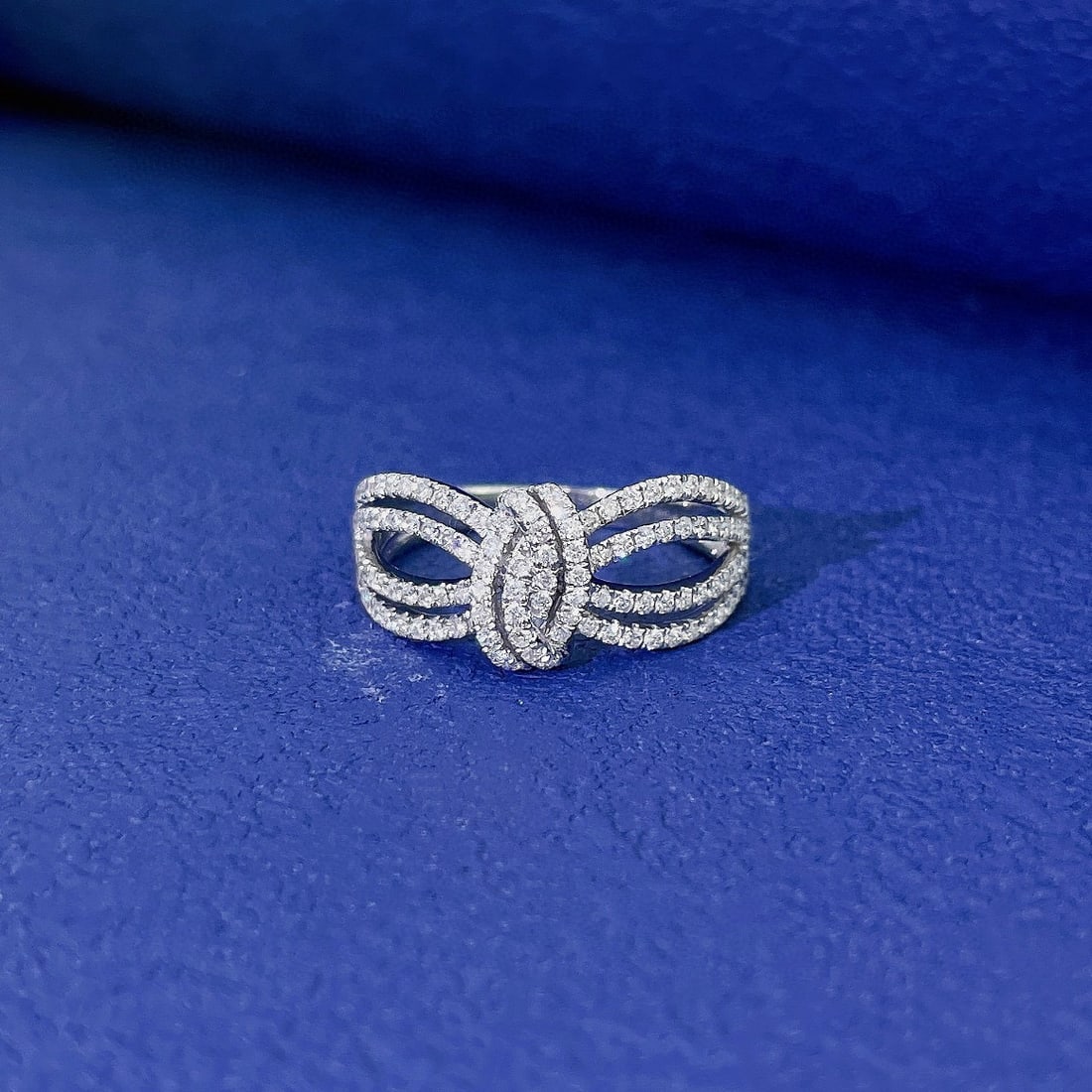 18k Gold 0.60 Ct Natural H Diamond Ring: Ref:231125047 // gold content:18k gold // ring size:8us // // main gemstone:diamond // shape:round // carat weight:0. 60ct // clarity grade:vs-si // color:h // treatment:natural // cut grade:g // Con