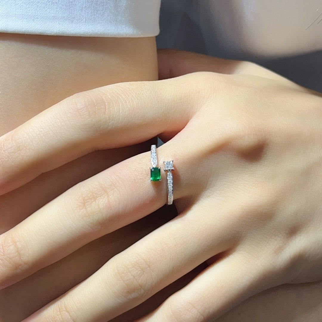 18k Gold 0.41 Ctw Vivid Green Natural Emerald & Diamond Ring - 4