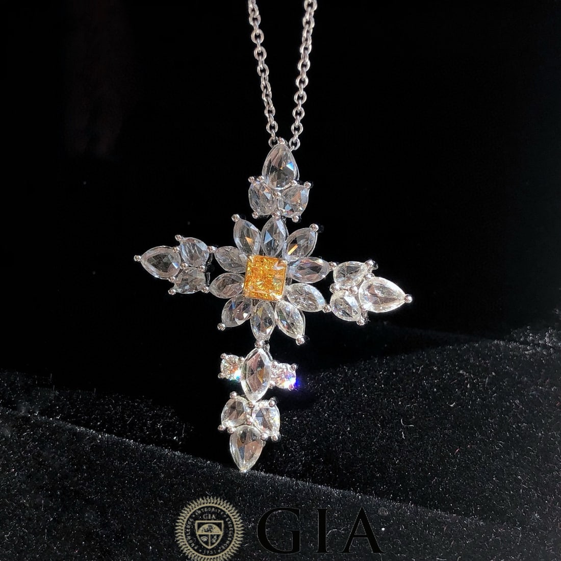 Gia Certified 18k Gold 0.50 Ct Natural Yellow Diamond & Diamond Pendant( Without Chain ) - 2