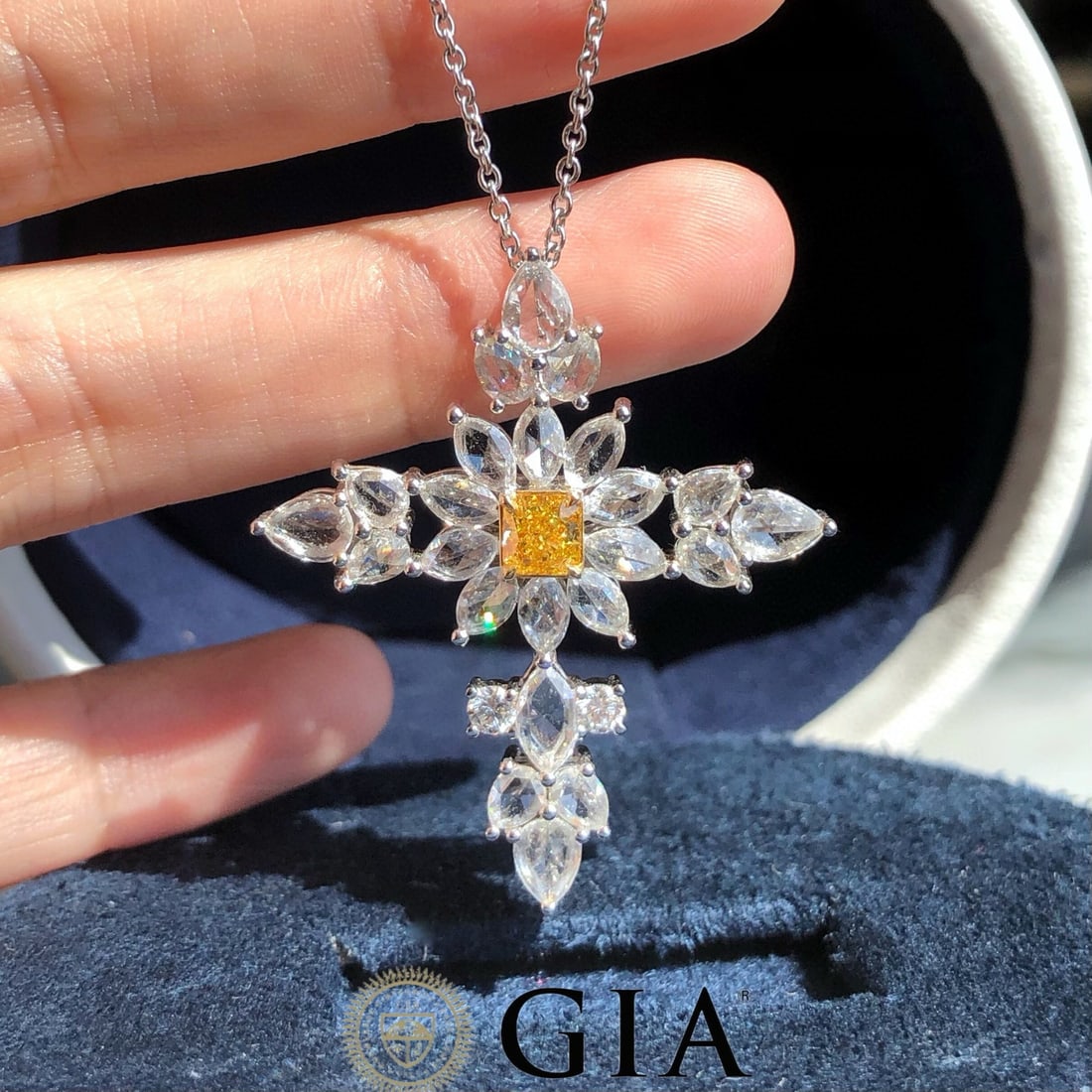 Gia Certified 18k Gold 0.50 Ct Natural Yellow Diamond & Diamond Pendant( Without Chain ) - 3