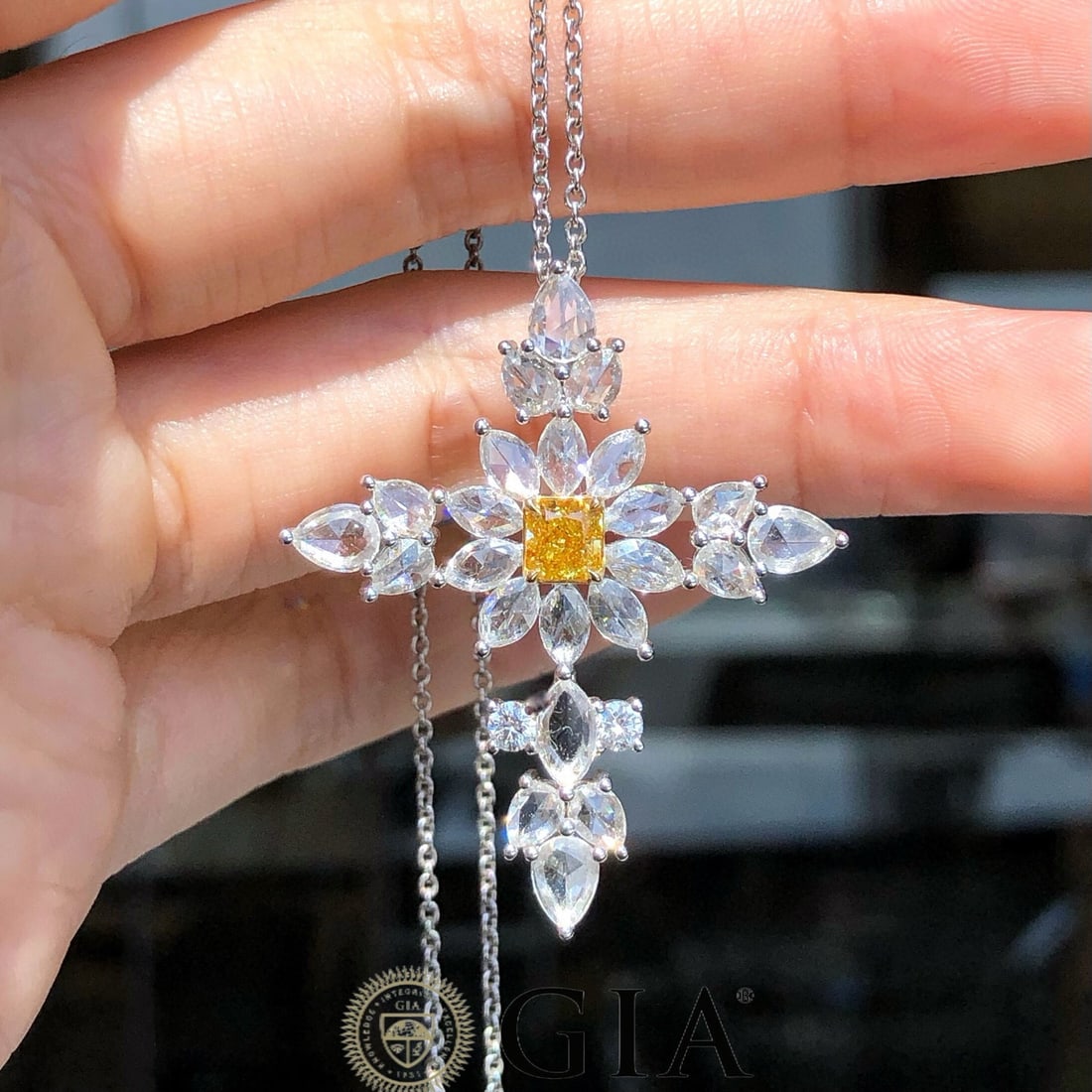 Gia Certified 18k Gold 0.50 Ct Natural Yellow Diamond & Diamond Pendant( Without Chain ) - 4