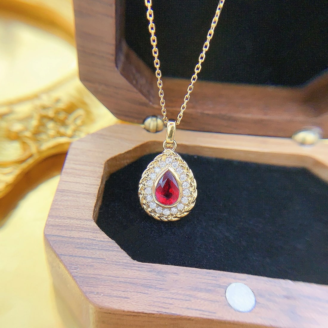 18k Gold 0.71 Ctw Natural Ruby & Diamond Necklace - 4