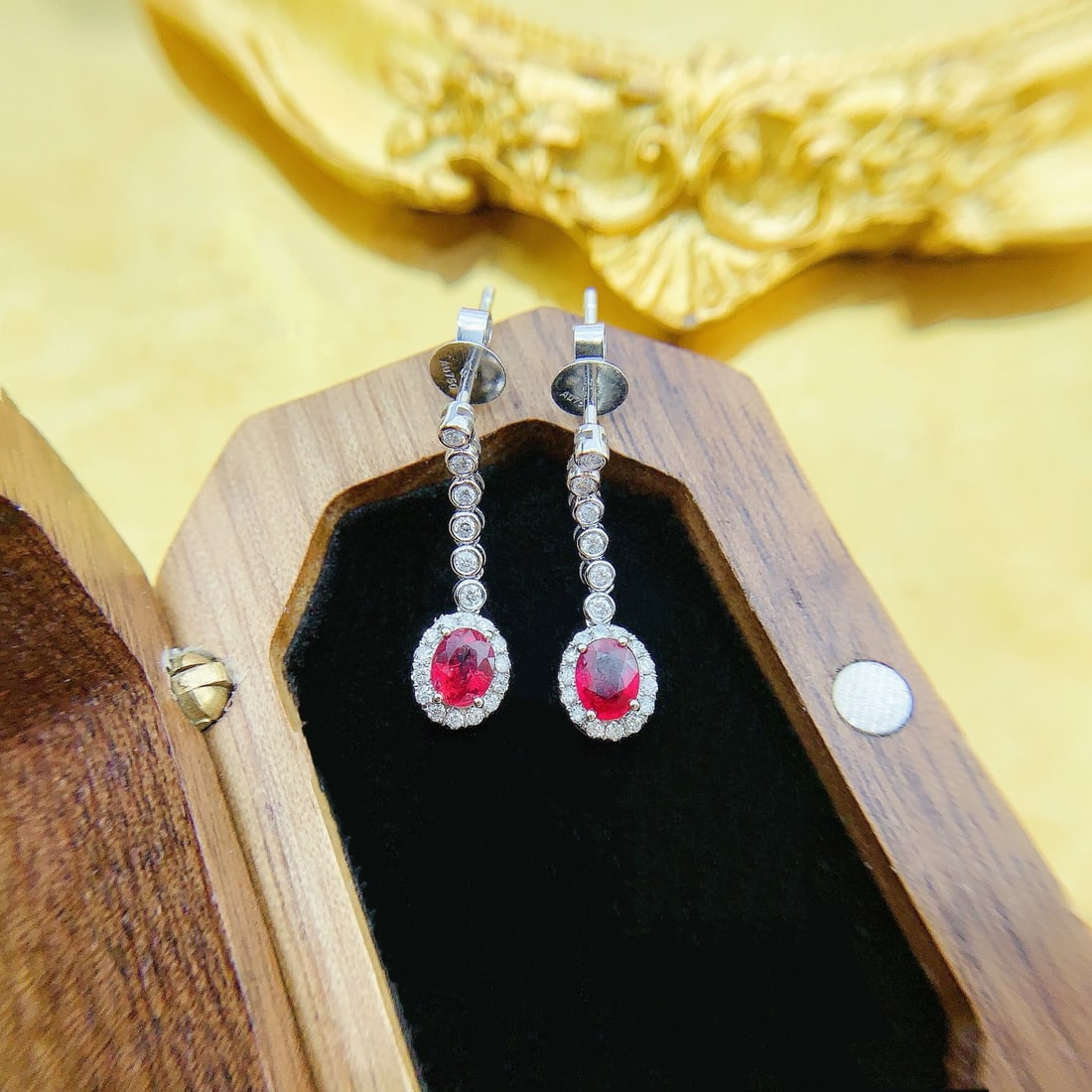 18k Gold 0.88 Ctw Natural Ruby & Diamond Earrings: Ref:231125073 // gold content:18k gold // main gemstone:ruby // shape:oval // carat weight:0. 64ct // color:red // treatment:natural // // adjacent gemstone 2 : diamond // shape:round // carat weight: