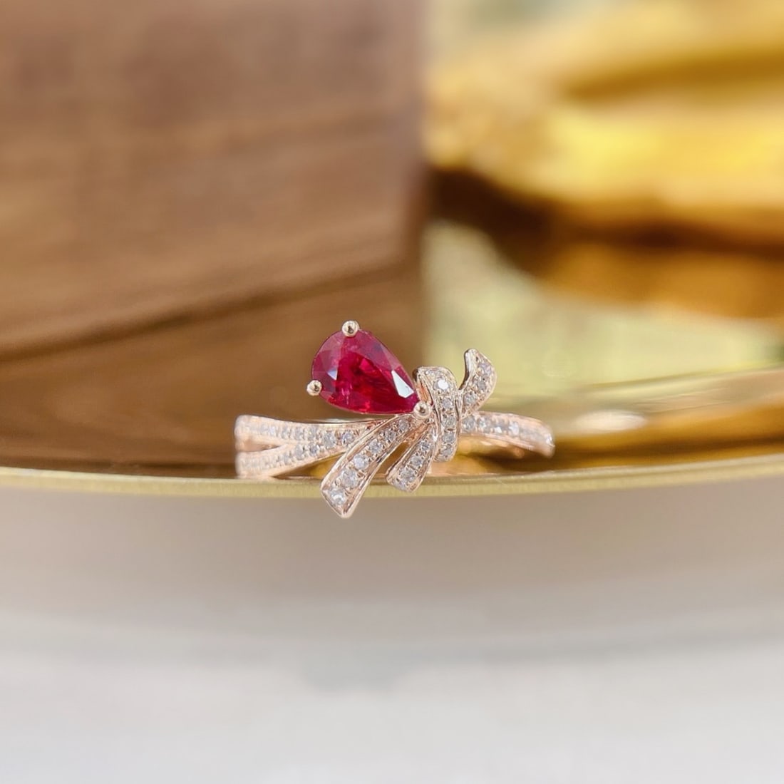 18k Gold 0.63 Ctw Natural Ruby & Diamond Ring: Ref:231125075 // gold content:18k gold // ring size:6. 25us // // main gemstone:ruby // shape:pear // carat weight:0. 50ct // color:red // treatment:natural // // adjacent gemstone 2 : diamond // shap
