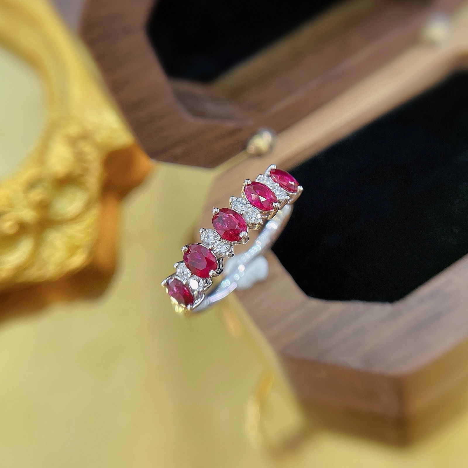 18k Gold 1.00 Ctw Natural Ruby & Diamond Ring - 3