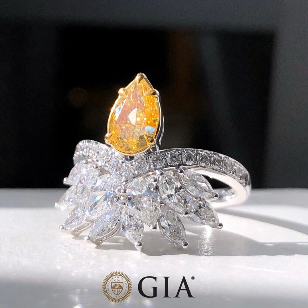 Gia Certified 18k Gold 2.49 Ctw Natural Yellow Diamond & Diamond Ring - 3