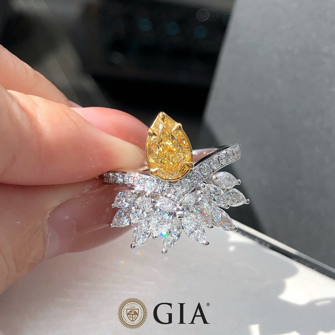 Gia Certified 18k Gold 2.49 Ctw Natural Yellow Diamond & Diamond Ring - 4