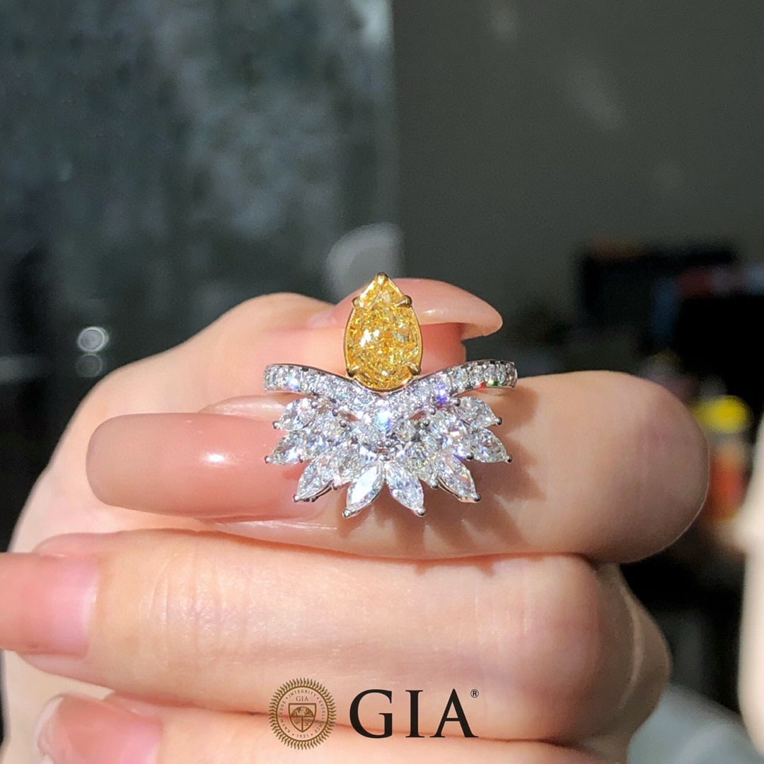 Gia Certified 18k Gold 2.49 Ctw Natural Yellow Diamond & Diamond Ring - 6
