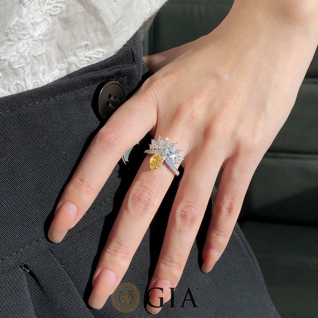 Gia Certified 18k Gold 2.49 Ctw Natural Yellow Diamond & Diamond Ring - 8