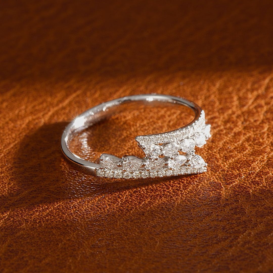 18k Gold 0.35 Ctw Natural H Diamond Ring - 2