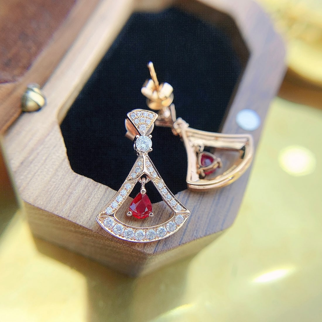 18k Gold 0.84 Ctw Vivid Red Natural Ruby & Diamond Earrings - 4