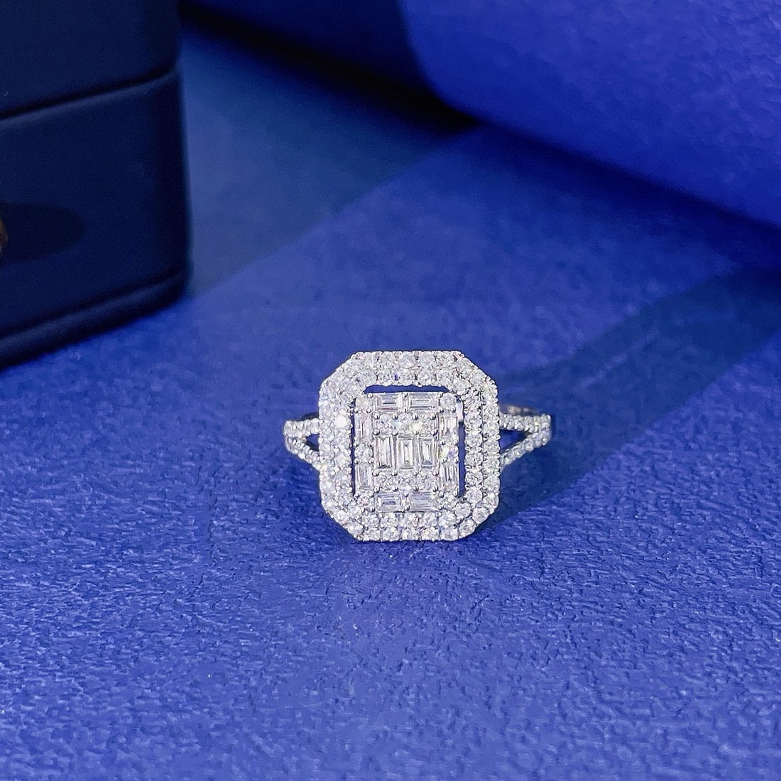 18k Gold 0.82 Ctw Natural H Diamond Ring: Ref:231125097 // gold content:18k gold // ring size:8us // // main gemstone:diamond // shape:baguette // carat weight:0. 08ct // clarity grade:vs-si // color:h // treatment:natural // // adjacent gems