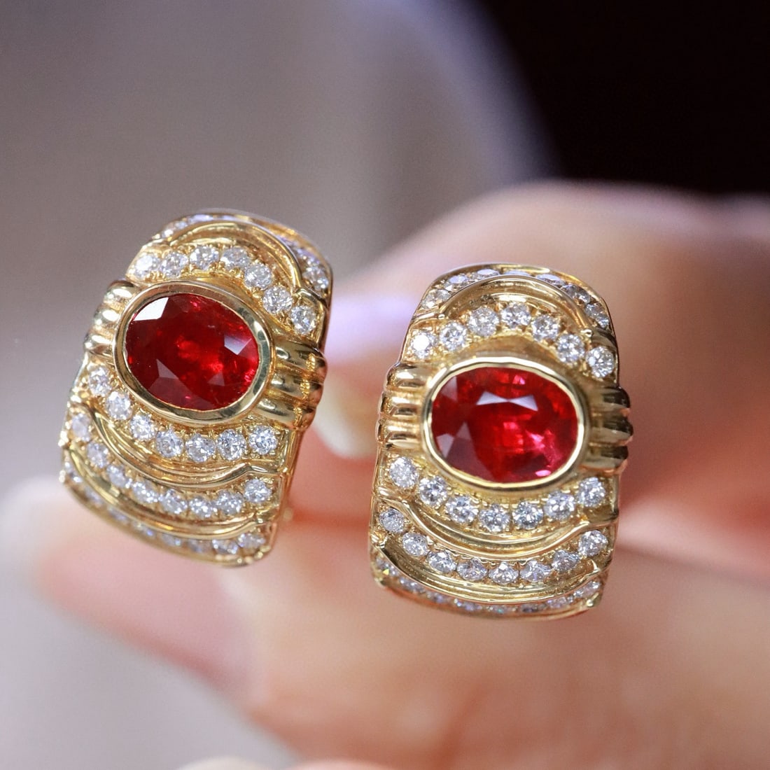 14k Gold 1.36 Ctw Vivid Red Natural Ruby & Diamond Earrings: Ref:231125131 // gold content:14k gold // main gemstone:ruby // shape:oval // carat weight:0. 92ct // color:vivid red // treatment:natural // // adjacent gemstone 2 : diamond // shape:round //