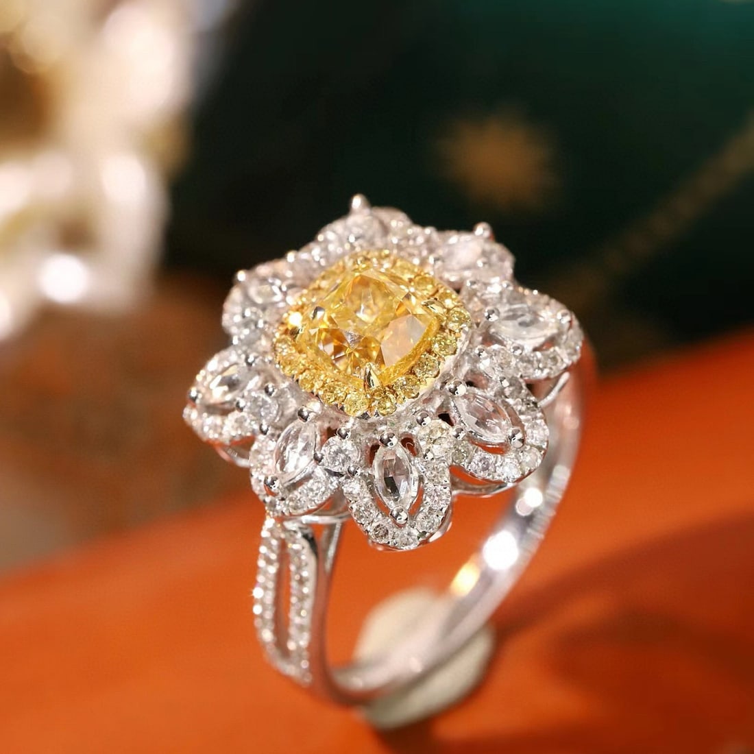 14k Gold 1.56 Ctw Natural Yellow Diamond & Diamond Ring - 4