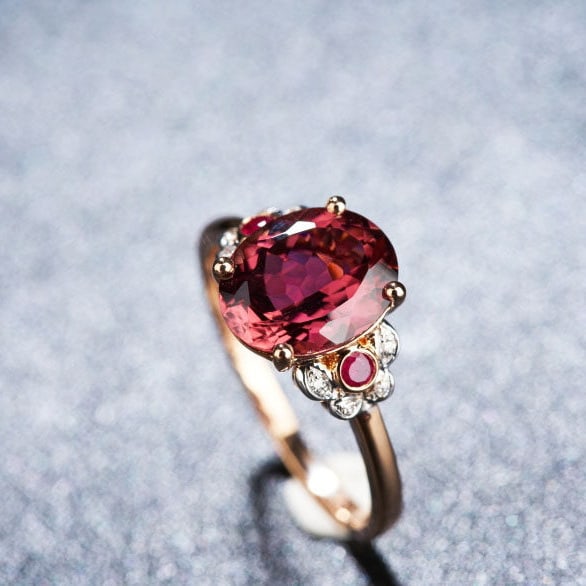 14k Gold 2.28 Ct Natural Tourmaline & Diamond & Ruby Ring: Ref:231125156 // gold content:14k gold // ring size:7. 25us // // main gemstone:tourmaline // shape:oval // carat weight:2. 28ct // color:red // treatment:natural // // adjacent gemstone 2 : diamond /