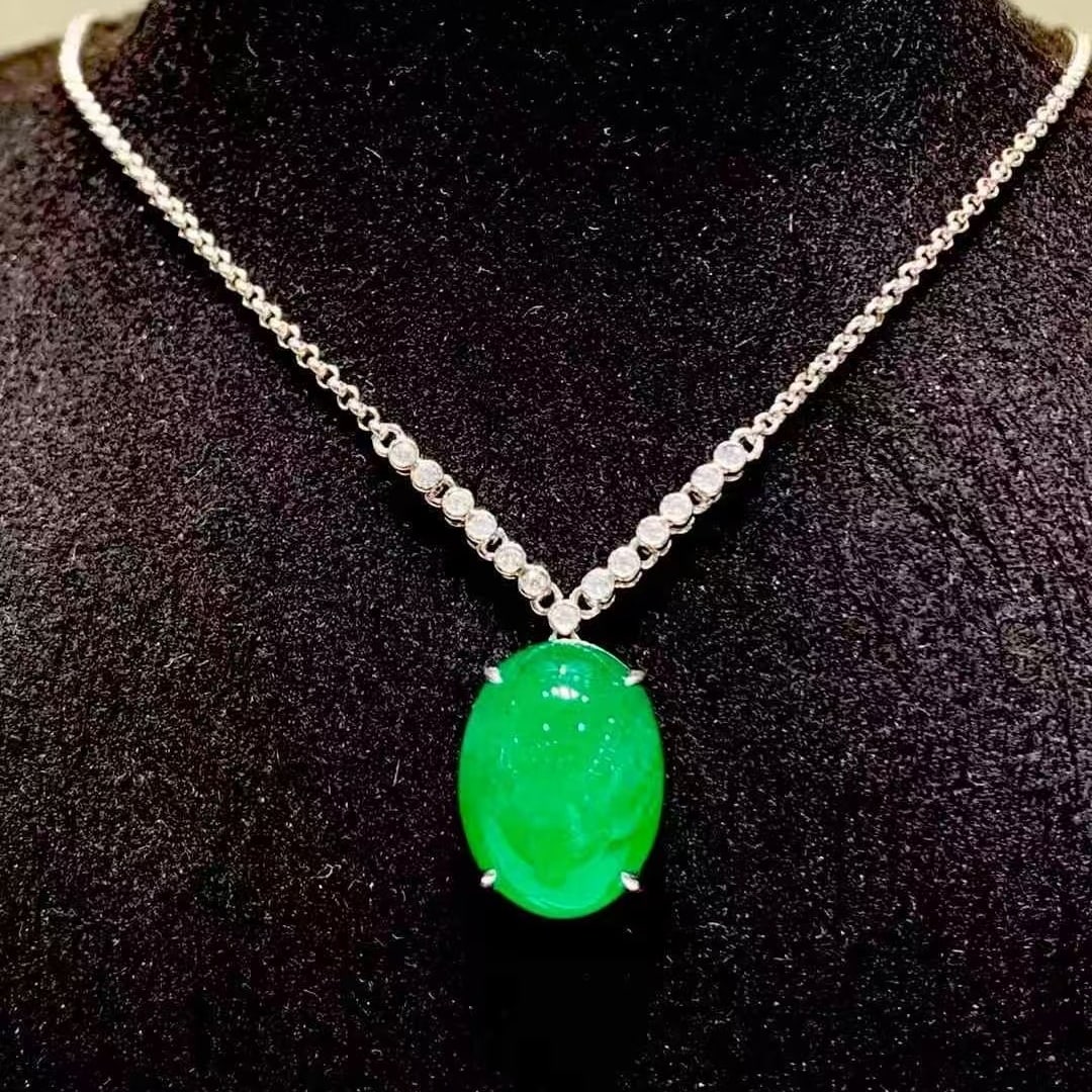 14k Gold 8.1 Ct Natural Emerald & Diamond Necklace: Ref:231125167 // gold content:14k gold // main gemstone:emerald // shape:oval // carat weight:8. 1ct // color:green // treatment:natural // // adjacent gemstone 2 : diamond // shape:round // clarity g