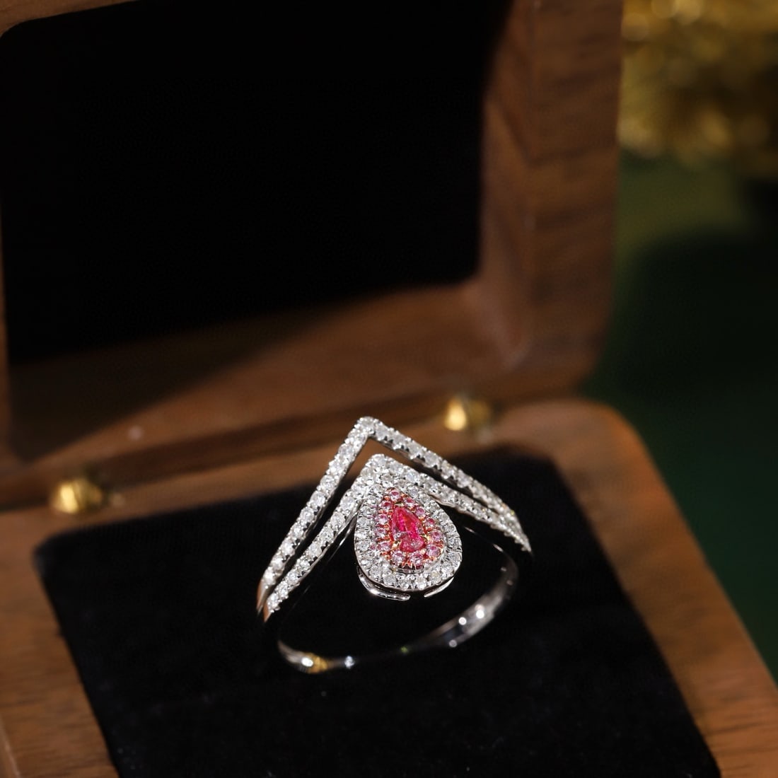 14k Gold 0.5 Ctw Natural Pink Diamond & Diamond Ring: Ref:231125182 // gold content:14k gold // ring size:7. 25us // // main gemstone:pink diamond // shape:pear // carat weight:0. 1ct // color:pink // treatment:natural // // adjacent gemstone 2 : diamond