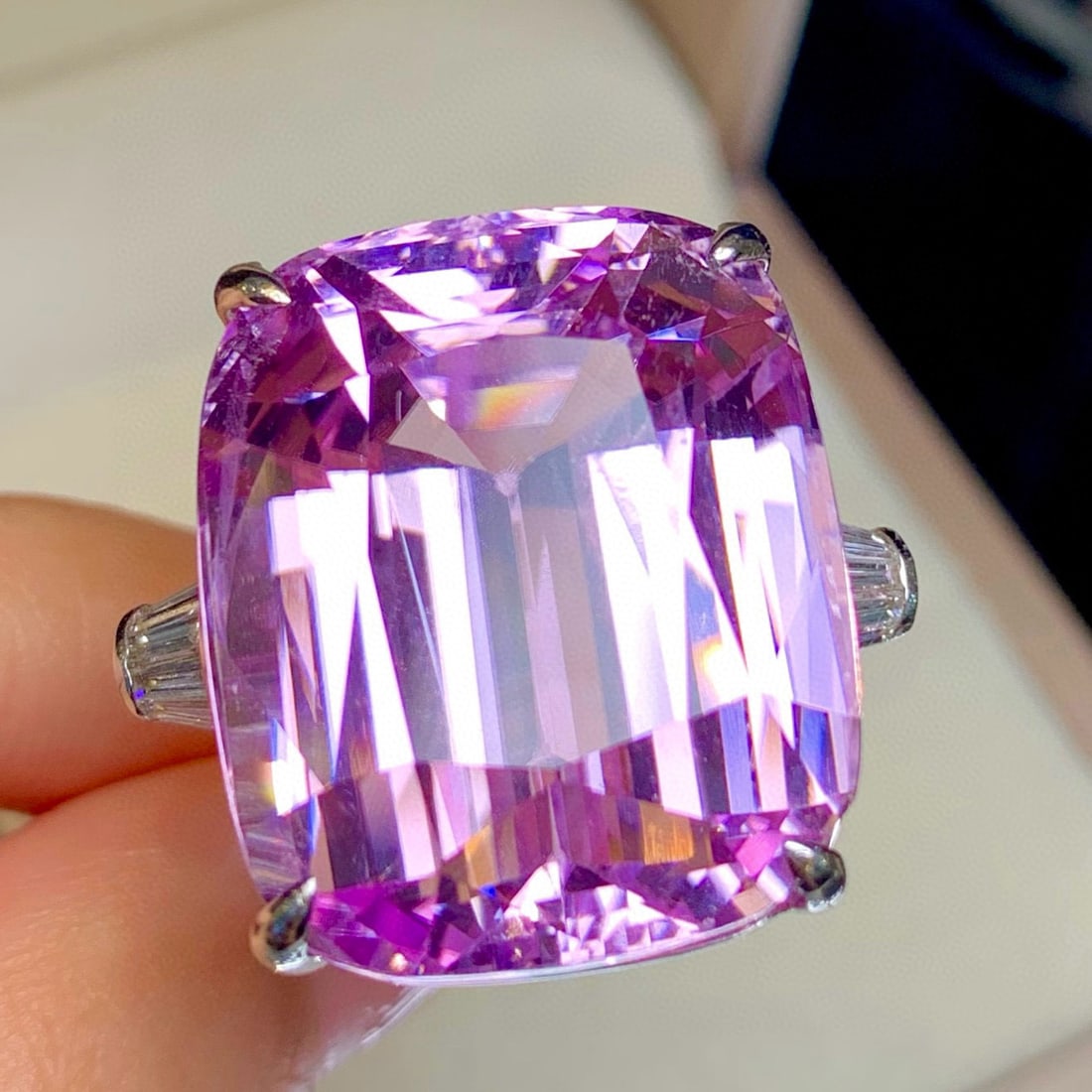 14k Gold 62.45 Ct Natural Kunzite & Diamond Ring: Ref:231125190 // gold content:14k gold // ring size:7. 25us // // main gemstone:kunzite // shape:cushion // carat weight:62. 45ct // color:purple // treatment:natural // // adjacent gemstone 2 :