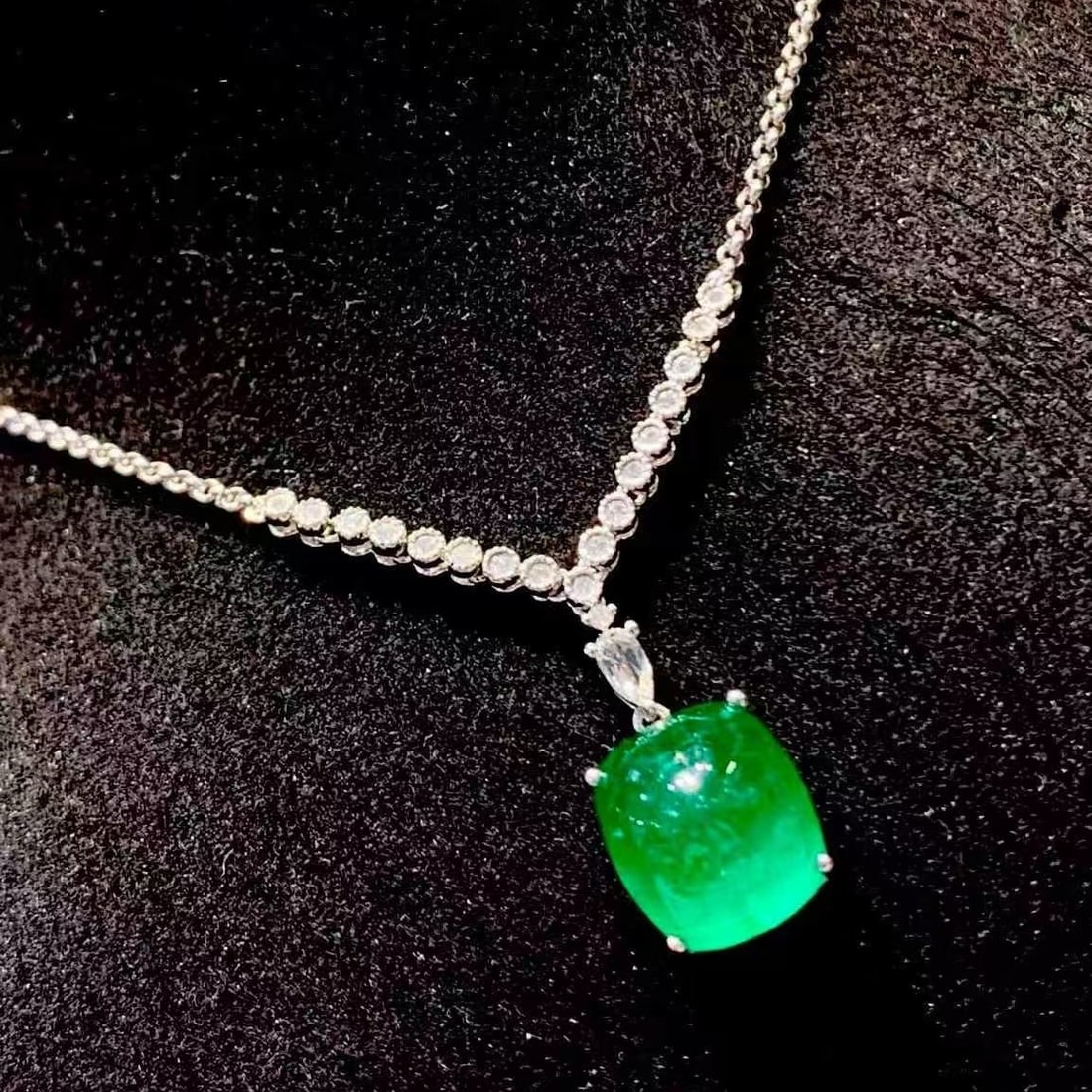 14k Gold 5.5 Ct Natural Emerald & Diamond Necklace - 2
