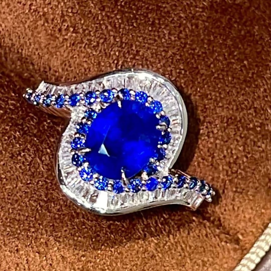 14k Gold 2.3 Ctw Vivid Blue Natural Sapphire & Diamond Ring - 2