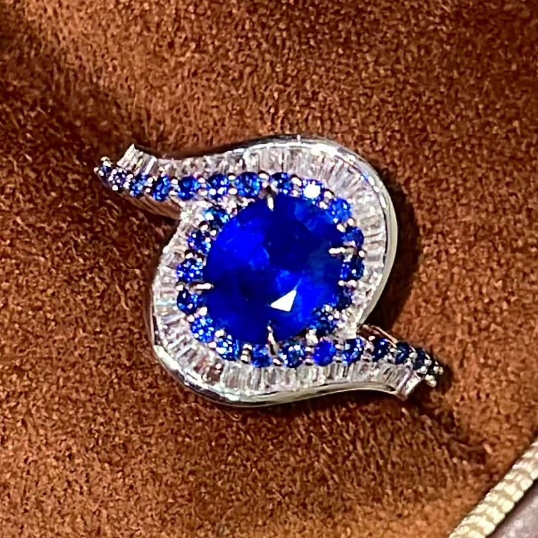 14k Gold 2.3 Ctw Vivid Blue Natural Sapphire & Diamond Ring - 3