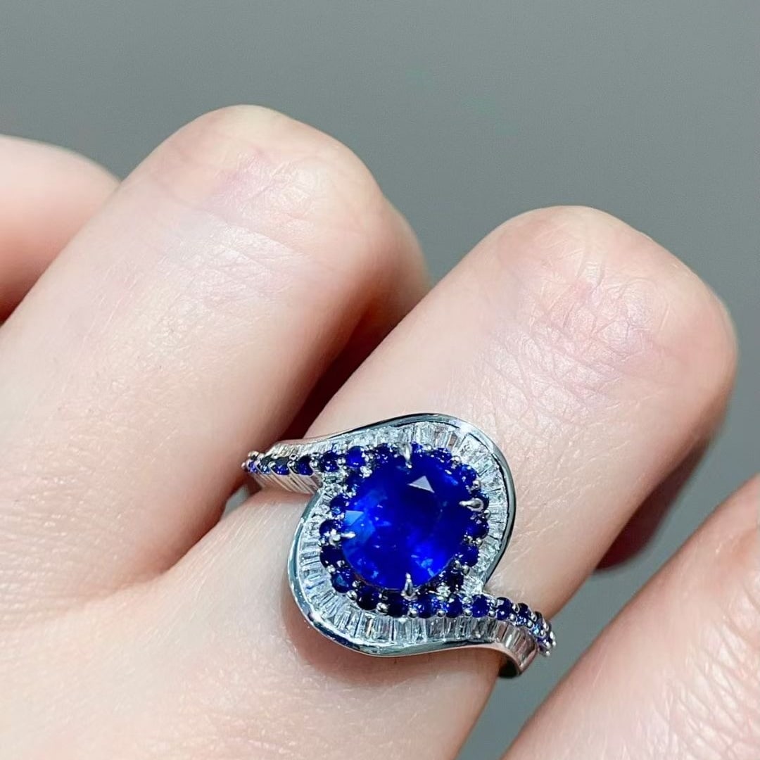 14k Gold 2.3 Ctw Vivid Blue Natural Sapphire & Diamond Ring - 5