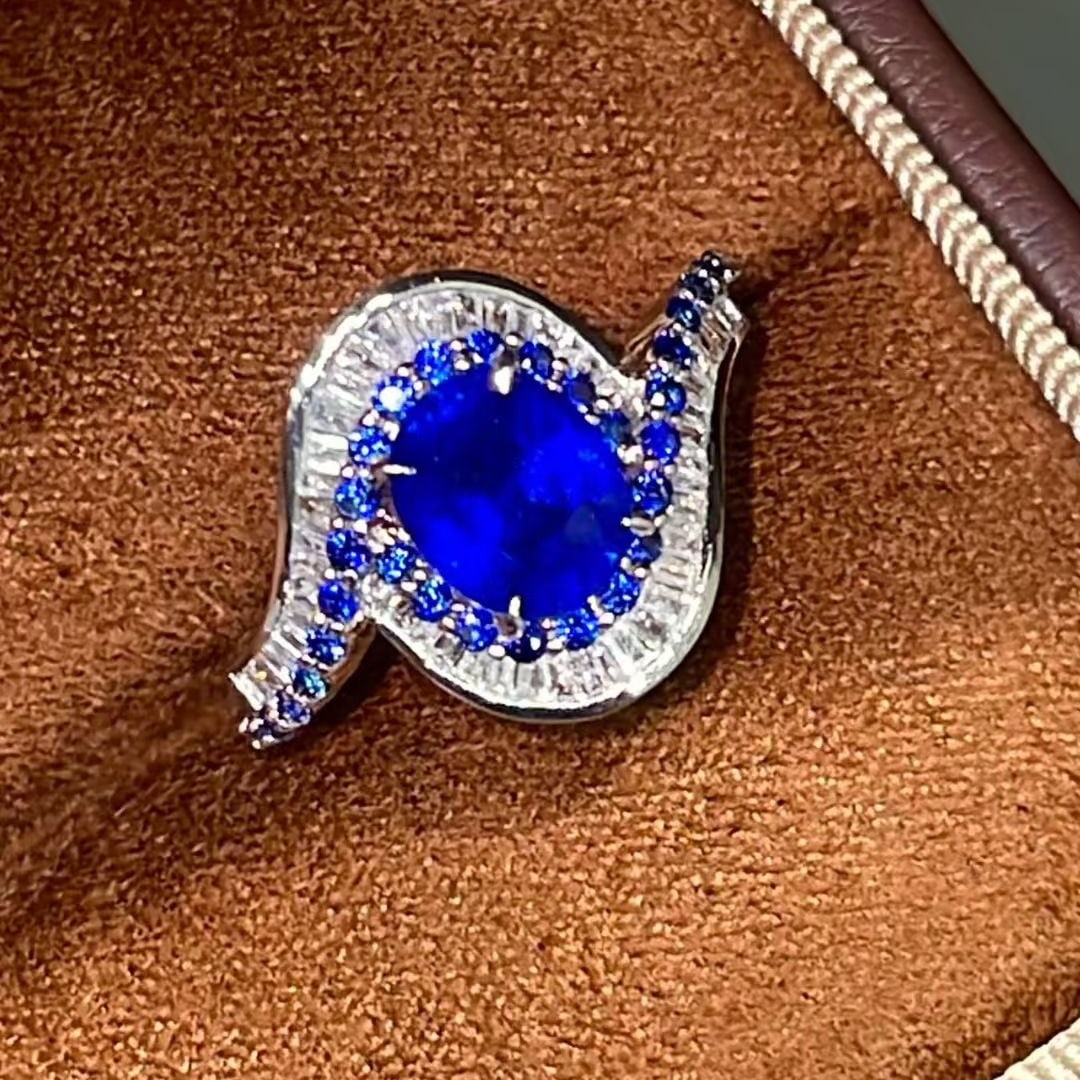 14k Gold 2.3 Ctw Vivid Blue Natural Sapphire & Diamond Ring - 6
