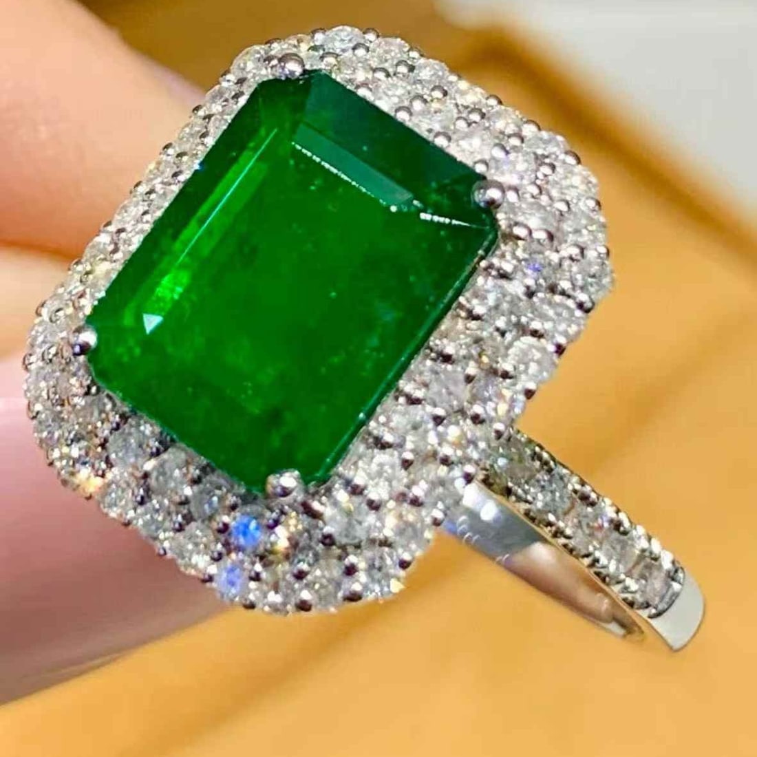 14k Gold 2.08 Ct Vivid Green Natural Emerald & Diamond Ring - 3
