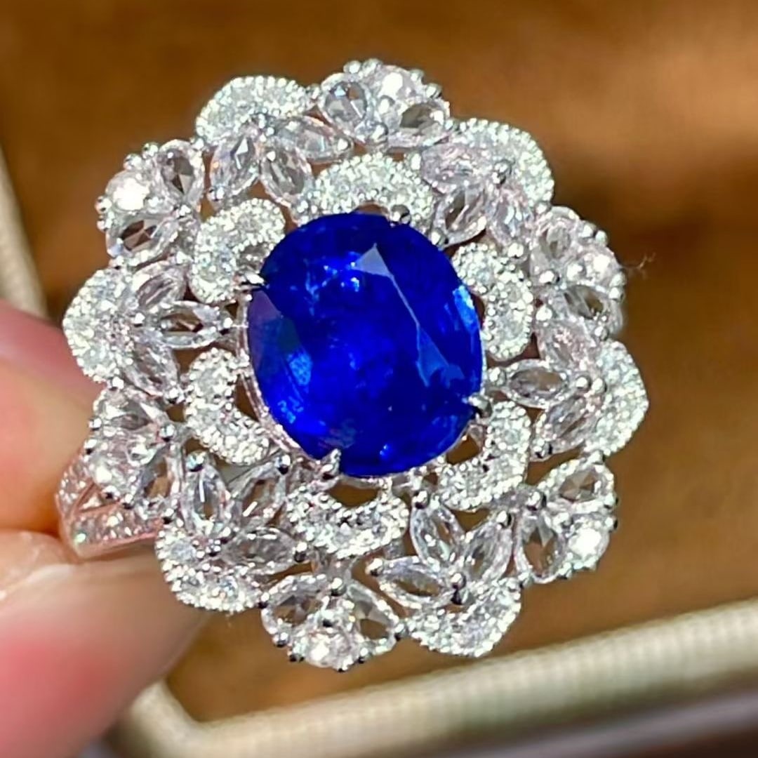 14k Gold 1.90 Ctw Vivid Blue Natural Sapphire & Diamond Ring: Ref:231125252 // gold content:14k gold // ring size:7. 25us // // main gemstone:sapphire // shape:oval // carat weight:1. 65ct // color:vivid blue // treatment:natural // // adjacent gemstone 2 :