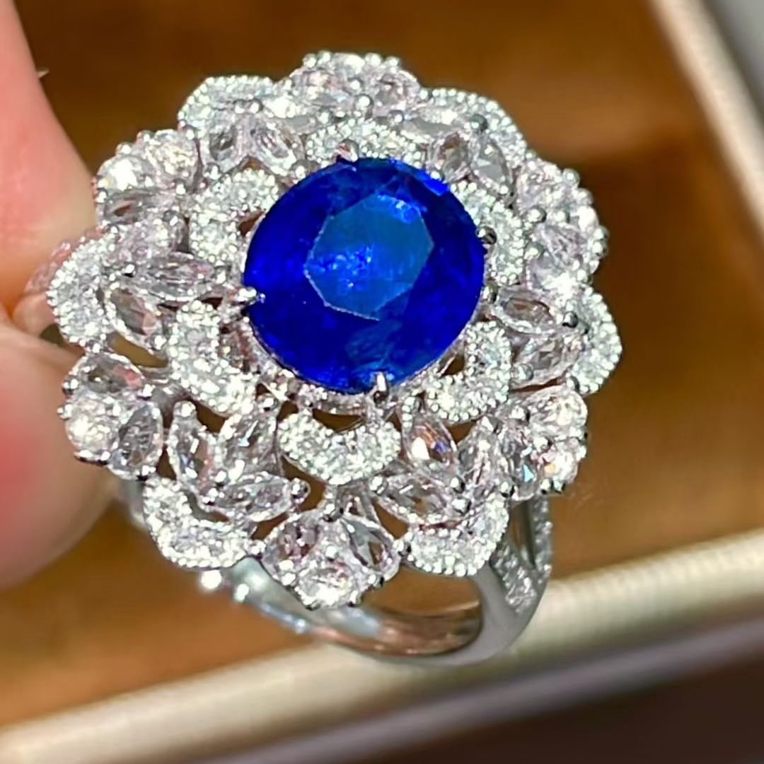 14k Gold 1.90 Ctw Vivid Blue Natural Sapphire & Diamond Ring - 2