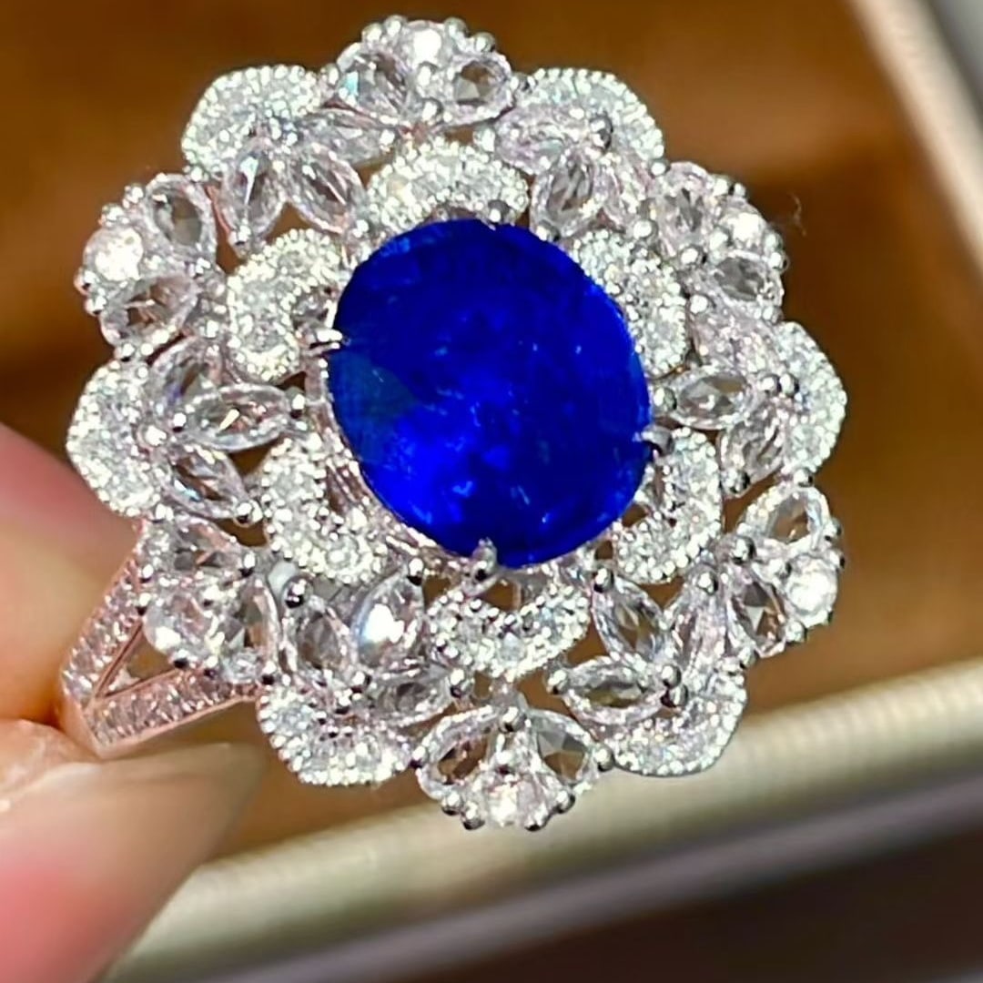 14k Gold 1.90 Ctw Vivid Blue Natural Sapphire & Diamond Ring - 3