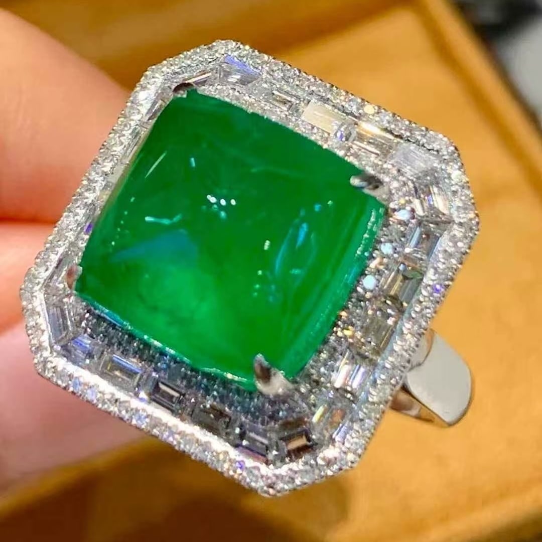 14k Gold 7.2 Ct Vivid Green Natural Emerald & Diamond Ring - 3