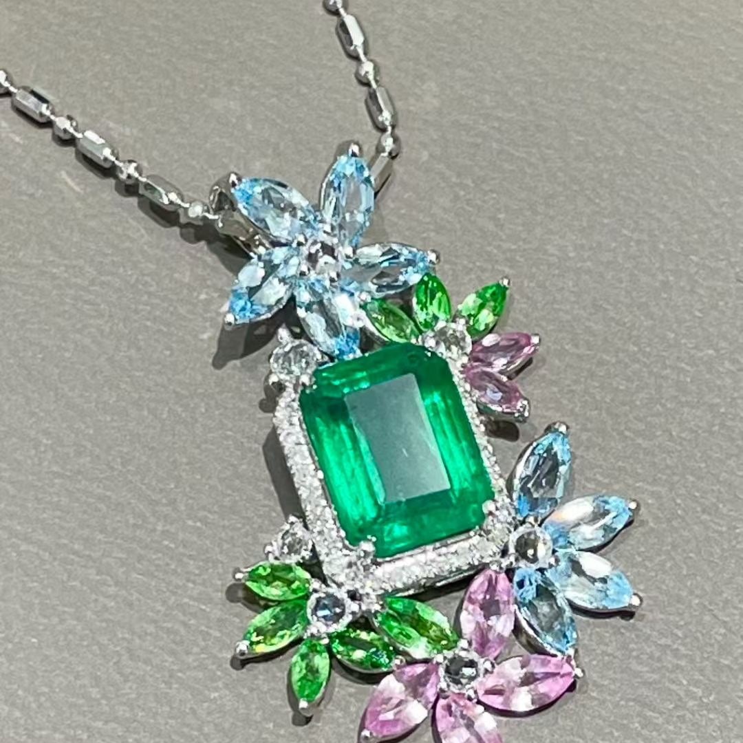 14k Gold 1.63 Ct Natural Emerald & Diamond Pendant( Without Chain ): Ref:231125256 // gold content:14k gold // main gemstone:emerald // shape:octagonal // carat weight:1. 63ct // color:green // treatment:natural // // adjacent gemstone 2 : diamond // shape:round // cla