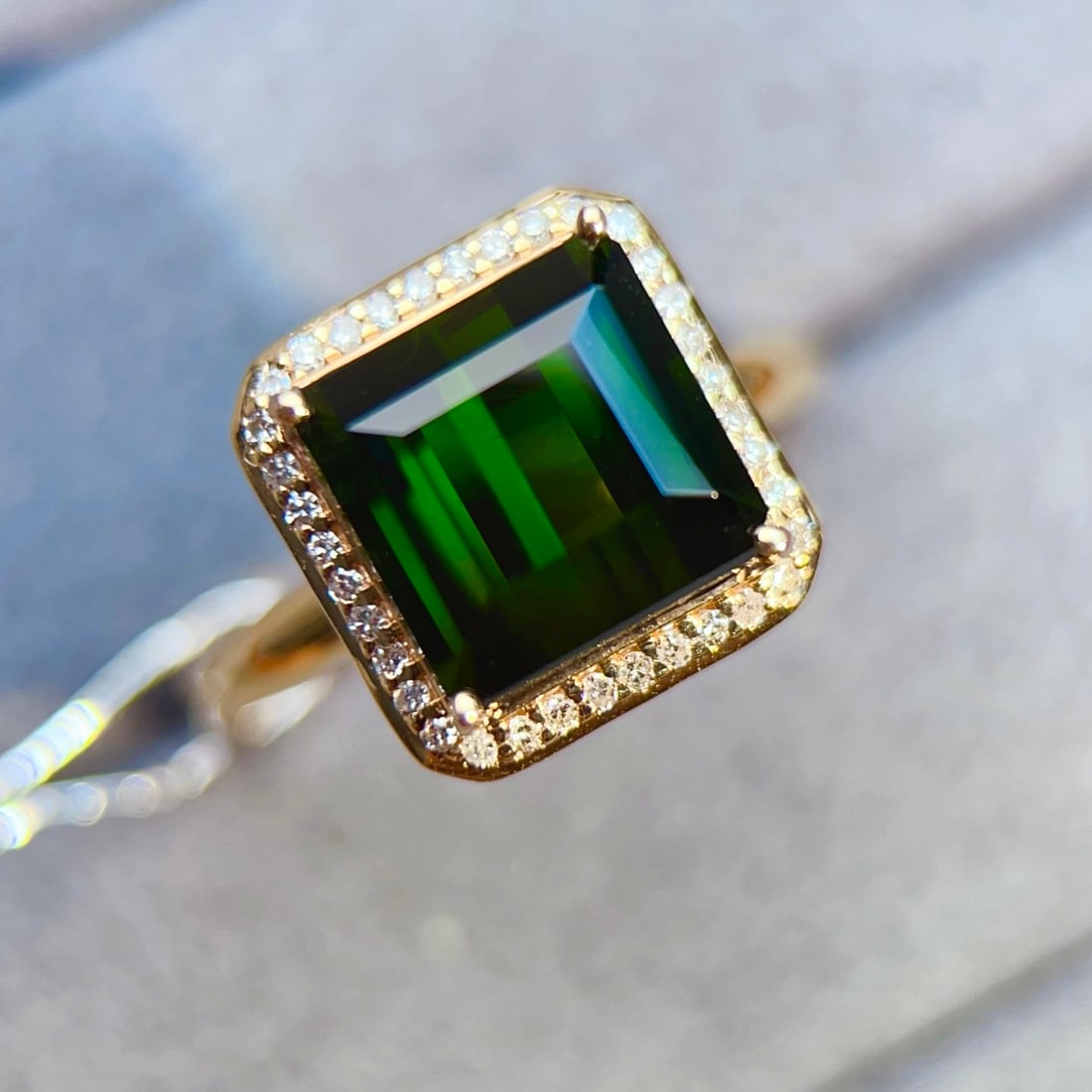 14k Gold 6.33 Ctw Natural Tourmaline & Diamond Ring: Ref:231126022 // gold content:14k gold // ring size:7. 25us // // main gemstone:tourmaline // shape:octagonal // carat weight:6. 15ct // color:green // treatment:natural // // adjacent gemstone 2 : di